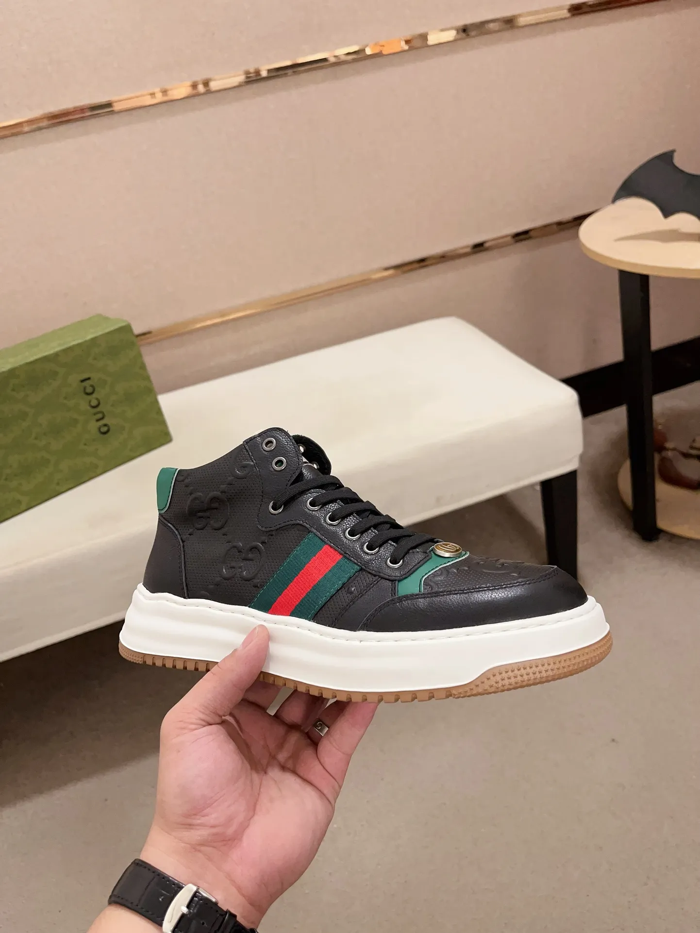 Men's clothing and shoes💰 520💰🇮🇹🇮🇹GUCCI (Gucci) top 🔍🔍 new models are on sale at the same time, the upper 🇮🇹 imported Italian first-layer cowhide, fully imported sheepskin lining 💪💪, completely 1⃣️compared 1⃣️Reproduction🇮🇹💪💪, ⚠Sole: The original sole is specially provided by the original factory, the exclusive movable molded sole is super comfortable, ⚠Original factory follow-up goods, 🔍🔍high quality, you can enter and leave the counter at will, welcome to compare⚠. Code number: 38-44 (45 is custom-made and cannot be returned or exchanged)